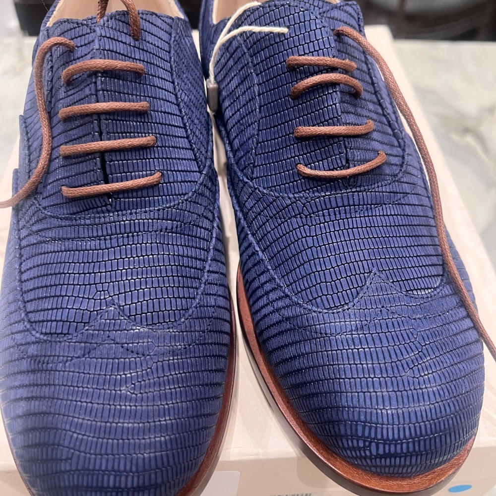 Blue Textured Women’s Shoes size 7 nwt